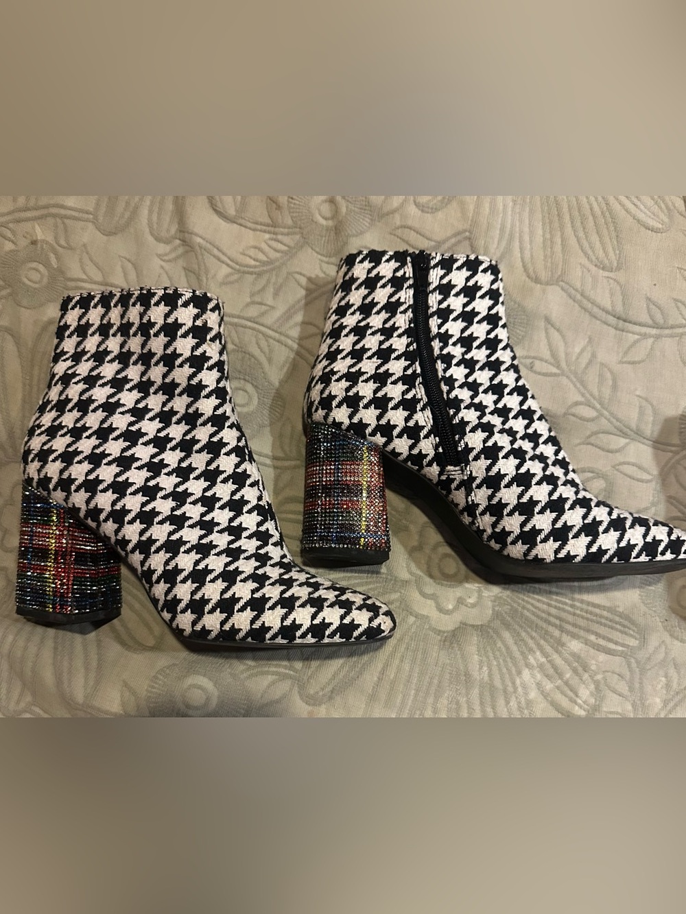 Betsey Johnson Barette houndstooth booties